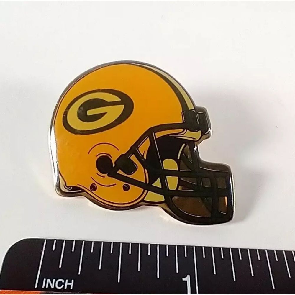 Packers Vintage Helmet Big G Logo NFL Green Bay Hat Lapel Pin Brooch 1996